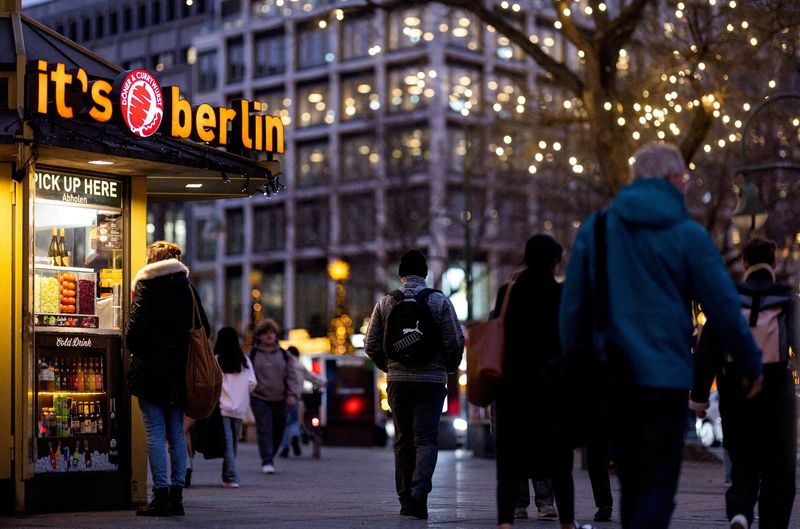 FILE PHOTO: FILE PHOTO: People walk next to a Doner kebab and Currywurst booth on the Kurfuerstendamm shopping street in Berlin, Germany, December 18, 2023.  REUTERS/Lisi Niesner/File Photo