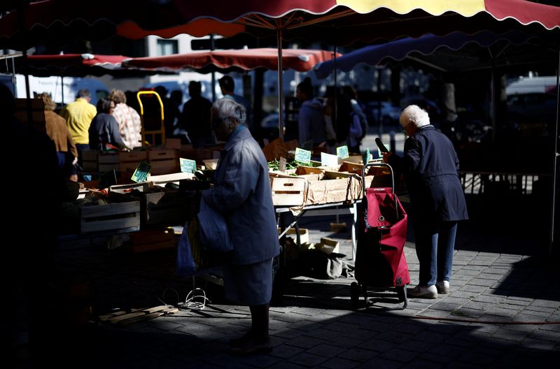People shop at a local market in Nantes, France, September 17, 2024. REUTERS/Stephane Mahe