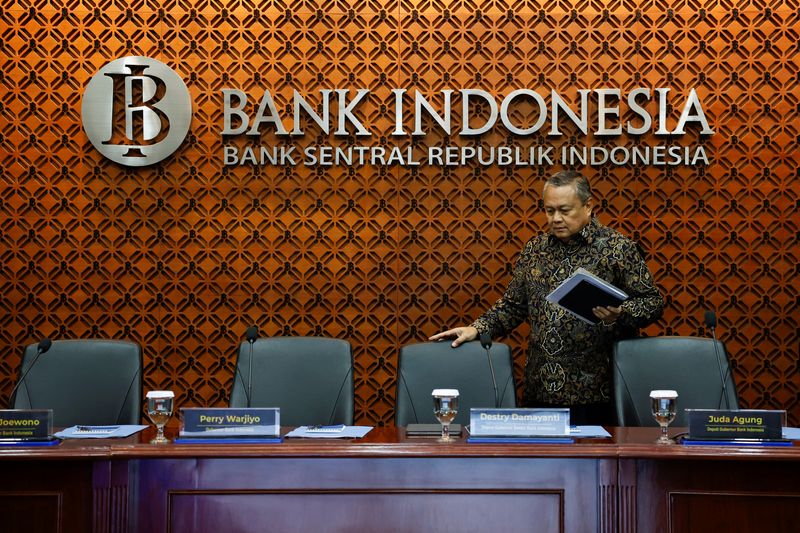 Indonesia's Central Bank Governor Perry Warjiyo arrives for a press conference along with his deputies, at Bank Indonesia's headquarters in Jakarta, Indonesia, January 15, 2025. REUTERS/Willy Kurniawan