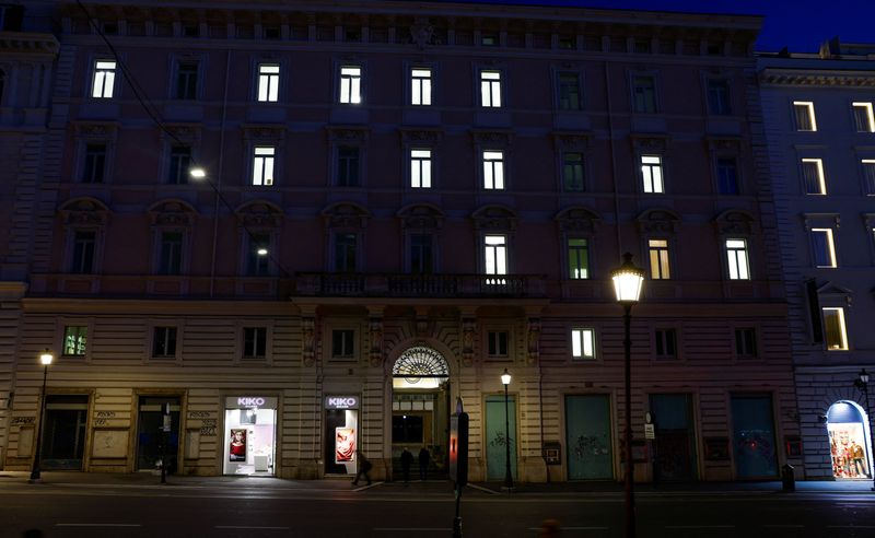 FILE PHOTO: People walk next to closed shops in downtown Rome, Italy, December 7, 2023. REUTERS/Remo Casilli/ File Photo