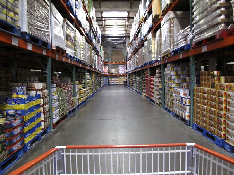 The warehouse style of shopping is shown inside a Costco store in Carlsbad, California February 28, 2012. Costco will report earnings this week.  REUTERS/ Mike Blake   (UNITED STATES - Tags: BUSINESS)
