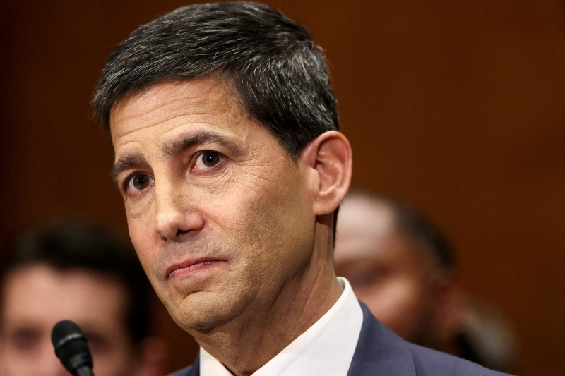 FILE PHOTO: Kevin Warsh, U.S. President Donald Trump's nominee to be next chair of the Federal Reserve, testifies before a Senate Banking Committee confirmation hearing on Capitol Hill in Washington, D.C., U.S., April 21, 2026. REUTERS/Kevin Lamarque/File Photo