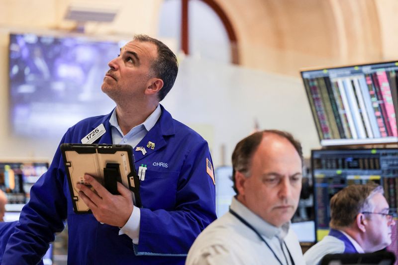 Traders work on the floor at the New York Stock Exchange (NYSE) in New York City, U.S., May 21, 2026. REUTERS/Jeenah Moon