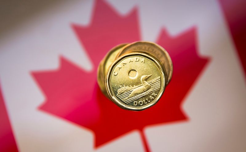 A Canadian dollar coin, commonly known as the "Loonie", is pictured in this illustration picture taken in Toronto, January 23, 2015.    REUTERS/Mark Blinch (CANADA - Tags: BUSINESS)