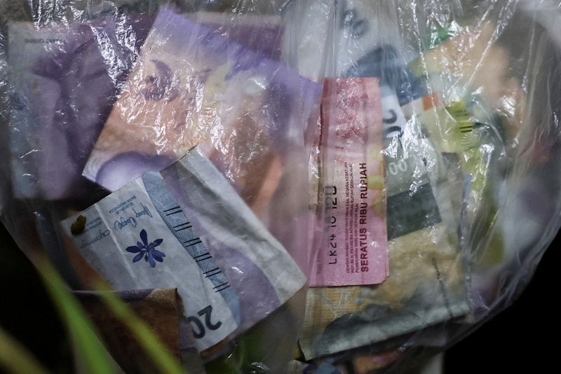 Indonesian rupiah bank notes inside a plastic bag at a traditional market in South Tangerang, on the outskirts of Jakarta, Indonesia, June 5, 2026. REUTERS/Willy Kurniawan