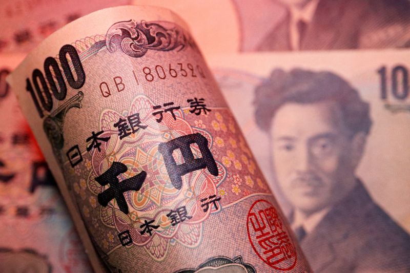 Banknotes of Japanese yen are seen in this illustration picture taken September 22, 2022. REUTERS/Florence Lo/Illustration