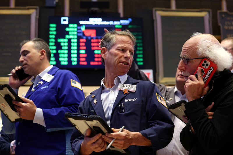 Traders work on the floor at the New York Stock Exchange (NYSE) in New York City, U.S., September 17, 2025.  REUTERS/Brendan McDermid