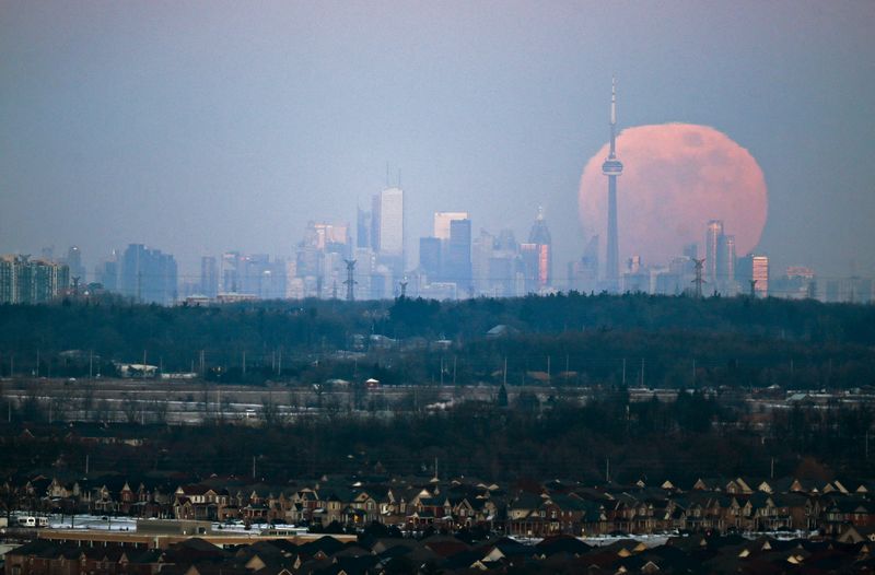 FILE PHOTO: The moon rises over the Toronto city skyline as seen from Milton, Ontario, Canada, January 23, 2016.    REUTERS/Mark Blinch/File Photo