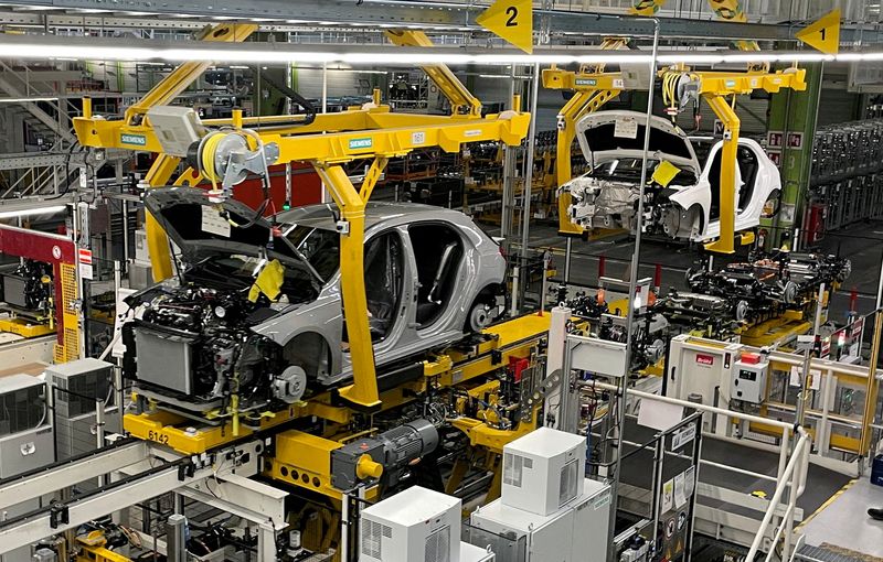 FILE PHOTO: A general view of a production line of German car manufacturer Mercedes-Benz at a factory, in Rastatt, Germany, June 4, 2025. REUTERS/Christoph Steitz/File Photo