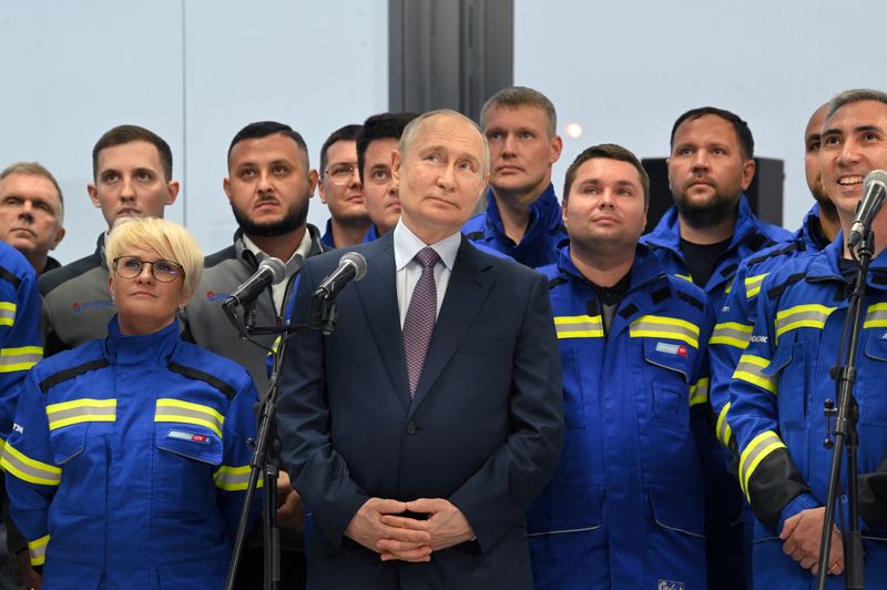 Russian President Vladimir Putin launches the first natural gas liquefaction line on a gravity-type base for the Arctic LNG-2 project as he visits the Novatek-Murmansk's Offshore Superfacility Construction Center in the village of Belokamenka, Murmansk region, Russia July 20, 2023. Sputnik/Alexander Kazakov/Kremlin via REUTERS