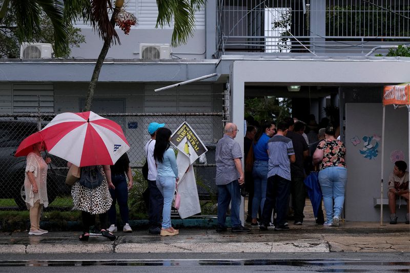 FILE PHOTO: Puerto Ricans line up to cast their ballots during U.S. general elections in San Juan, Puerto Rico, November 5, 2024. REUTERS/Gabriella N. Baez/File Photo