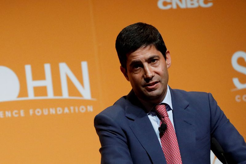 FILE PHOTO: Kevin Warsh, Fellow in Economics at the Hoover Institution and lecturer at the Stanford Graduate School of Business, speaks during the Sohn Investment Conference in New York City, U.S., May 8, 2017. REUTERS/Brendan Mcdermid/File Photo