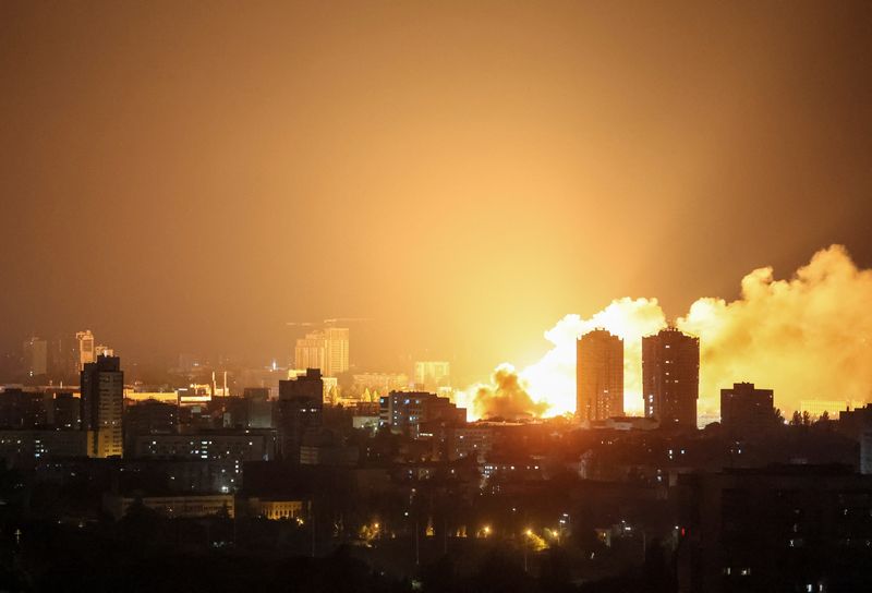 FILE PHOTO: Fire and smoke rise in the city after a Russian drone strike, amid Russia's attack on Ukraine, in Kyiv, Ukraine June 6, 2025. REUTERS/Gleb Garanich/File Photo