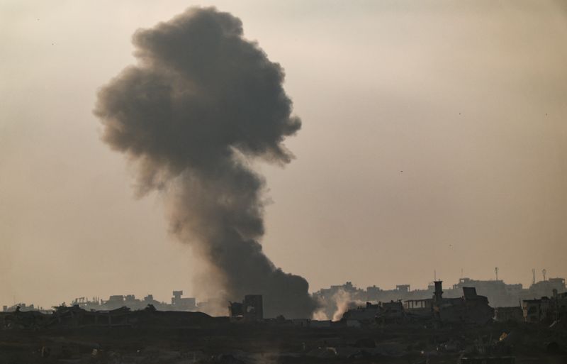 FILE PHOTO: Smoke rises from Gaza after an explosion, as seen from the Israeli side of the border, June 11, 2025. REUTERS/Amir Cohen/File Photo