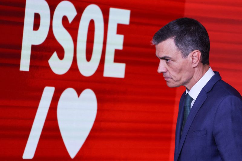 FILE PHOTO: Spain's Prime Minister Pedro Sanchez, who is also a leader of the Socialist ruling party (PSOE), holds a press conference after a Socialist Party meeting following a senior official's alleged graft case at headquarters in Madrid, Spain June 16, 2025. REUTERS/Nacho Doce/ File Photo