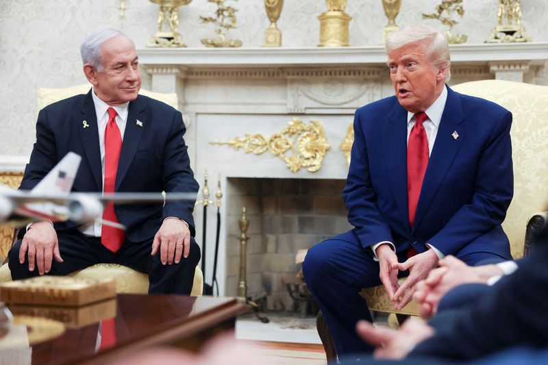 U.S. President Donald Trump meets with Israeli Prime Minister Benjamin Netanyahu in the Oval Office at the White House in Washington, U.S., April 7, 2025. REUTERS/Kevin Mohatt/File Photo