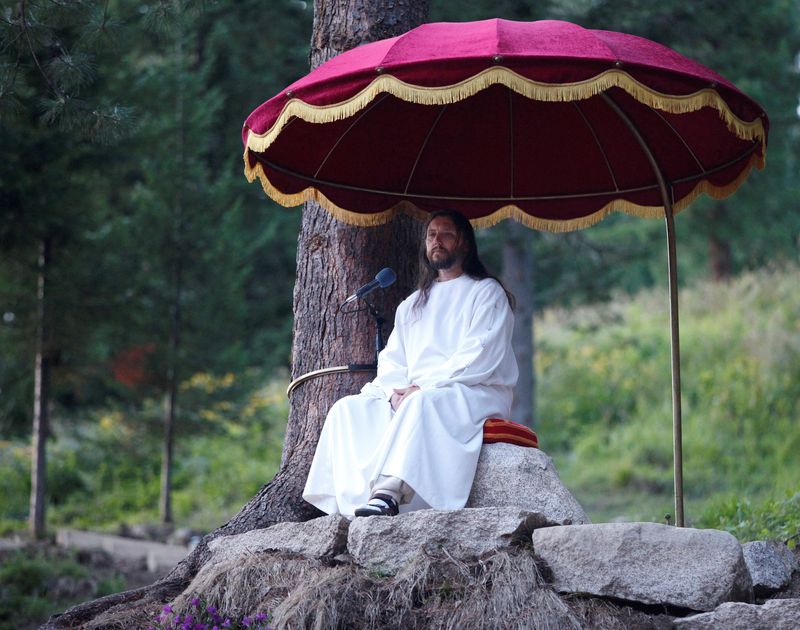 FILE PHOTO: Vissarion, who has proclaimed himself a new Christ, conducts a service during the "Holiday of Good Fruit" feast in a village southeast of Russia's Siberian city of Krasnoyarsk, August 18, 2010. Picture taken August 18, 2010.  REUTERS/Ilya Naymushin/File Photo