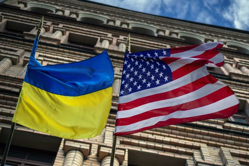 FILE PHOTO: The Ukrainian and U.S. national flags fly outside a building, amid Russia's attack on Ukraine, in Kyiv, Ukraine, May 12, 2025. REUTERS/Thomas Peter/File photo