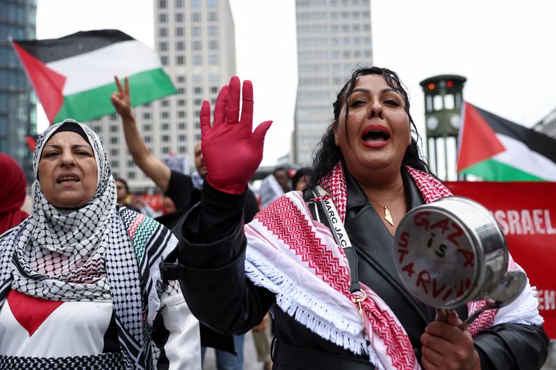 People protest against Israel and in solidarity with Palestinian children in Gaza, at Potsdamer Platz, in Berlin, Germany, August 3, 2025. REUTERS/Nadja Wohlleben/File Photo