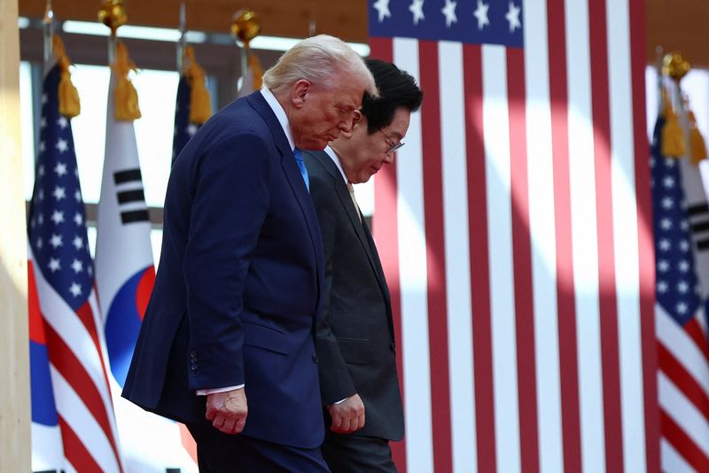 U.S. President Donald Trump meets with South Korean President Lee Jae Myung on the sidelines of the Asia-Pacific Economic Cooperation (APEC) leaders' summit in Gyeongju, South Korea, October 29, 2025. REUTERS/Evelyn Hockstein