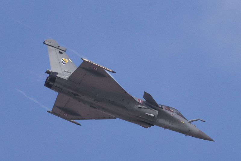 A Dassault Rafale fighter jet performs at the Dubai Airshow in Dubai, United Arab Emirates, November 17, 2025. REUTERS/Amr Alfiky