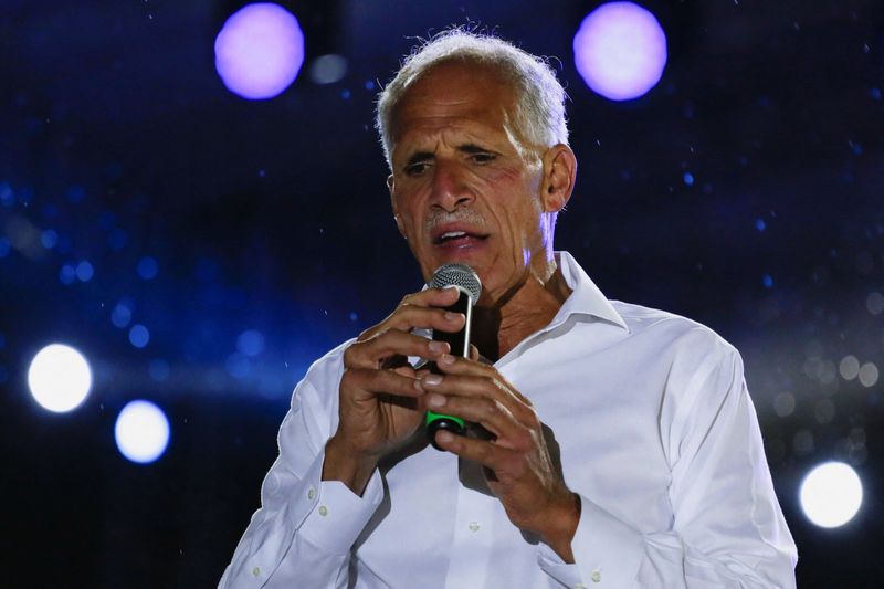 Honduran presidential candidate Nasry Asfura, of the National Party (PN), addresses supporters during his closing campaign rally ahead of the November 30 general election, in Tegucigalpa, Honduras, November 22, 2025. REUTERS/Leonel Estrada