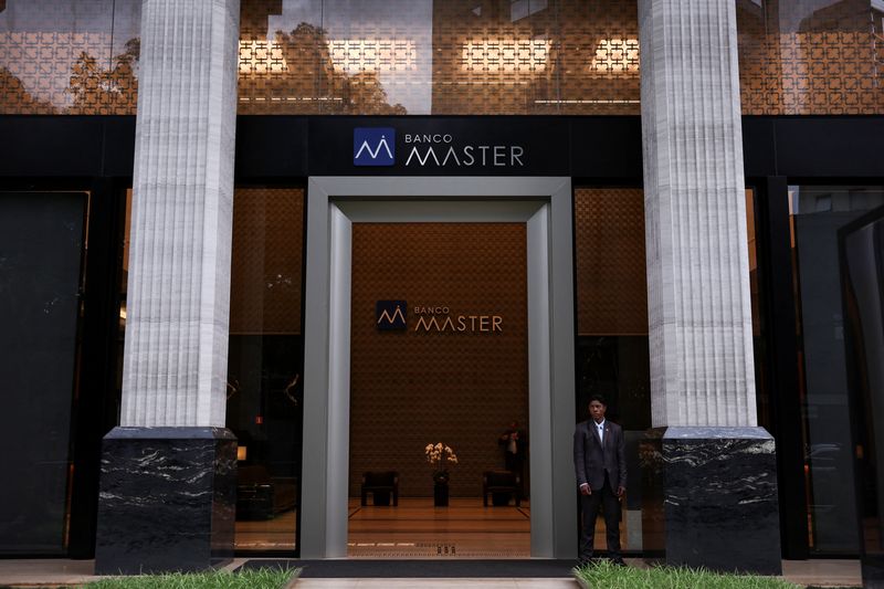 A security guard stands outside Bank Master (Banco Master), following the arrest of the controlling shareholder of lender Banco Master, businessman Daniel Vorcaro, in Sao Paulo, Brazil, November 18, 2025. REUTERS/ Amanda Perobelli