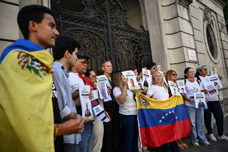 Maria Alexandra Gomez, wife of Argentine Gendarmerie officer Nahuel Gallo, and Virginia Rivero and Vanesa Giuliani, the wife and sister of Argentine lawyer German Giuliani, both men detained in Venezuela, stand outside the Apostolic Nunciature with activists to ask the Vatican to press Venezuelan authorities for the detainees’ release, in Buenos Aires, Argentina, January 23, 2026. REUTERS/Pedro Lazaro Fernandez
