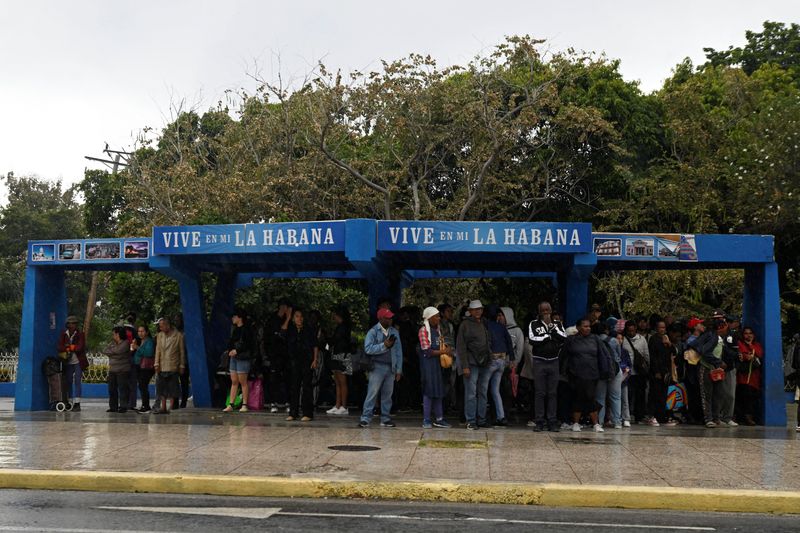 People wait at a bus stop after Cuba's President Miguel Diaz-Canel announced that his government would roll out a plan to confront fuel shortages as the U.S. moves to block the supply of oil, in Havana, Cuba February 5, 2026 REUTERS/Norlys Perez