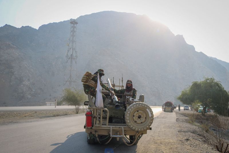 Taliban soldiers carry a rocket launcher in a vehicle, following exchanges of fire between Pakistan and Afghanistan forces, near Torkham border in Afghanistan, February 27, 2026. REUTERS/Stringer