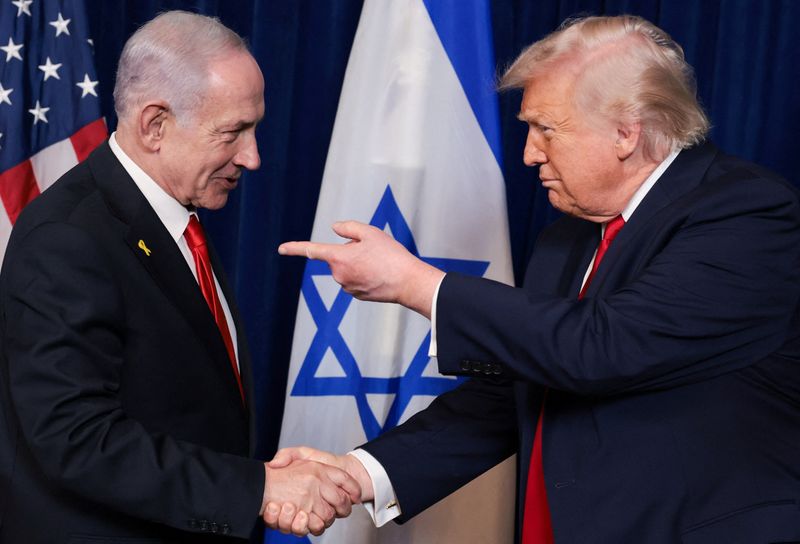 U.S. President Donald Trump points his finger towards Israeli Prime Minister Benjamin Netanyahu as they shake hands during a press conference after meeting at Trump’s Mar-a-Lago club in Palm Beach, Florida, U.S., December 29, 2025. REUTERS/Jonathan Ernst