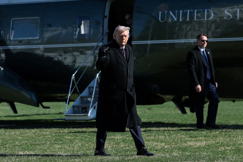 U.S. President Donald Trump returns to the White House from Dover, Delaware, folllowing a dignified transfer ceremony, in Washington, D.C., U.S., March 18, 2026. REUTERS/Evelyn Hockstein
