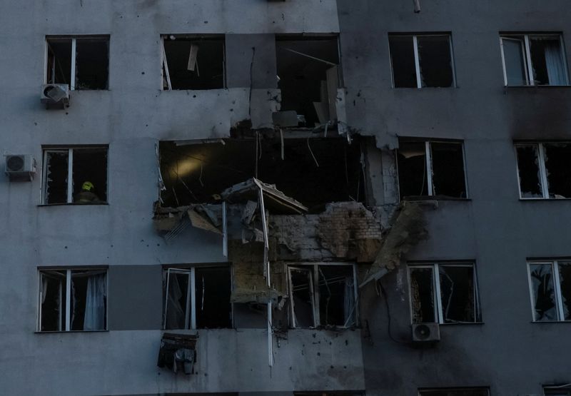 A rescuer works at the site of an apartment building hit by a Russian drone strike, amid Russia's attack on Ukraine, in Odesa, Ukraine April 15, 2026. REUTERS/Nina Liashonok