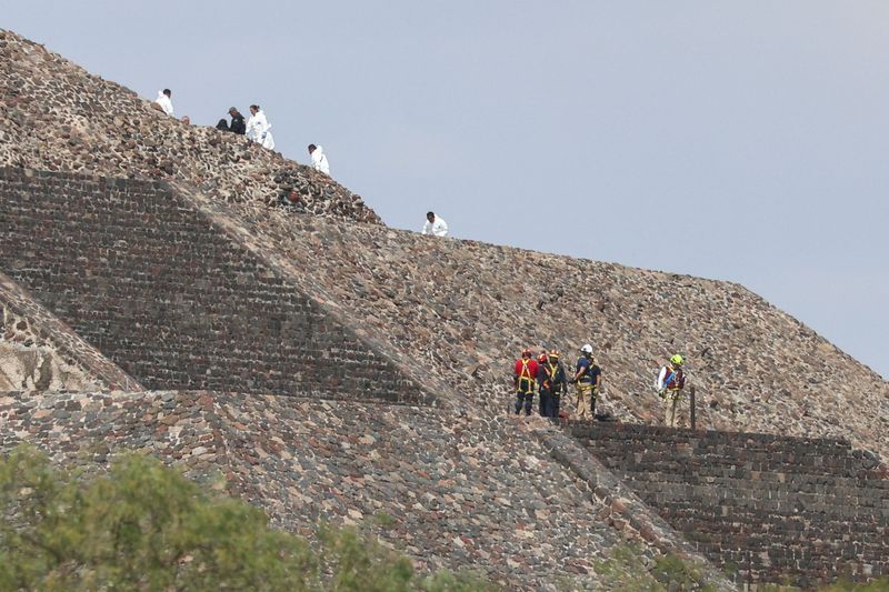 Mexican authorities work at the scene where a man shot dead a Canadian woman and injured several others before killing himself, Mexico's Security Cabinet says, according to preliminary information, at the Teotihuacan pyramids, a popular tourist and archaeological site on the outskirts of Mexico City, Mexico, April 20, 2026. REUTERS/Luis Cortes