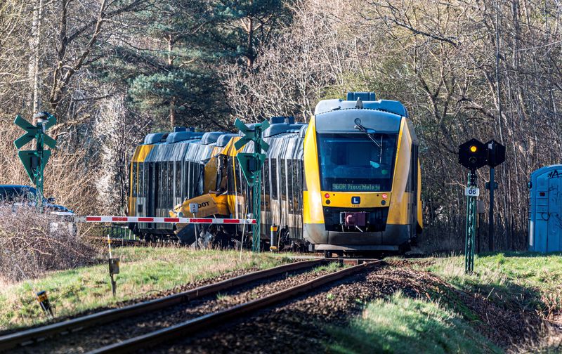 Two trains have collided between Hilleroed and Kagerup at Isteroedvejen, Thursday, April 23, 2026. Kagerup is located on the Gribskov Line between Hilleroed and Helsinge.  Ritzau Scanpix/Steven Knap via REUTERS    ATTENTION EDITORS - THIS IMAGE WAS PROVIDED BY A THIRD PARTY. DENMARK OUT. NO COMMERCIAL OR EDITORIAL SALES IN DENMARK.