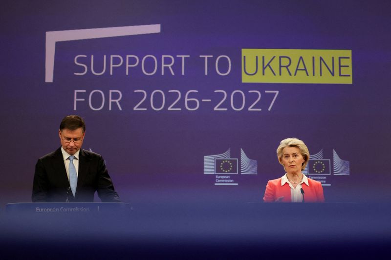 FILE PHOTO: European Commission President Ursula von der Leyen and European Commissioner for Economy Valdis Dombrovskis hold a press conference to present the loan to support Ukraine's financial needs for 2026 and 2027 in Brussels, Belgium January 14, 2026. REUTERS/Omar Havana/File Photo