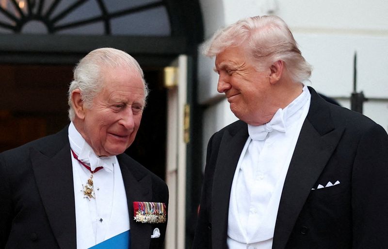 U.S. President Donald Trump smiles at Britain's King Charles ahead of a state dinner at the White House in Washington, D.C., U.S., April 28, 2026. REUTERS/Suzanne Plunkett