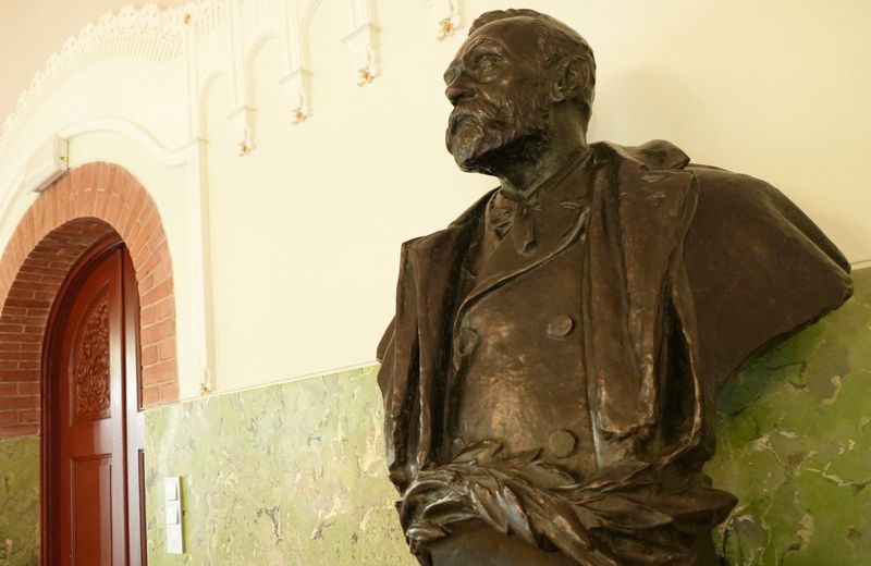 A bust of Alfred Nobel is placed at the Norwegian Nobel Institute, where the laureate of the Nobel Peace Prize is announced, in Oslo, Norway, October 10, 2025. REUTERS/Tom Little