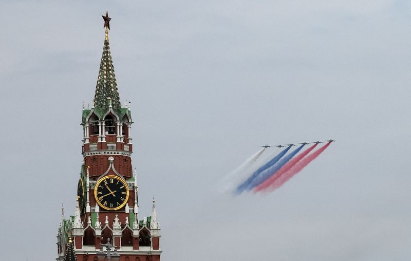 Russia's Su-25 jet aircraft release smoke in the colours of the Russian state flag while flying towards the Kremlin's Spasskaya Tower during a flypast rehearsal for a military parade, which marks the 81st anniversary of victory over Nazi Germany in World War Two, in central Moscow, Russia, May 6, 2026. REUTERS/Shamil Zhumatov