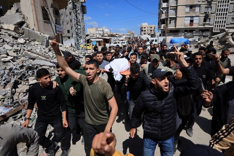 Mourners attend the funeral of Azzam Al-Hayya, the son of Khalil Al-Hayya, Hamas' chief negotiator in U.S.-mediated talks over Gaza's future, after Azzam succumbed to his injuries on Thursday after being struck in an Israeli attack on Wednesday, in Gaza City May 7, 2026. REUTERS/Dawoud Abu Alkas