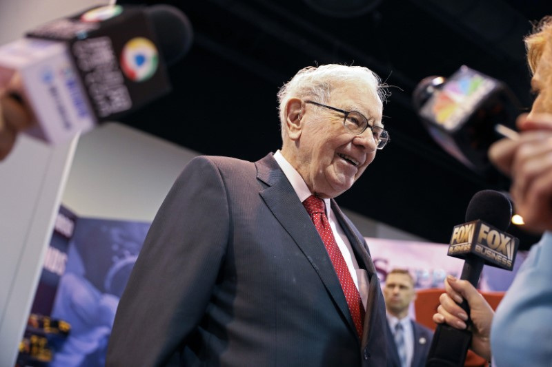 FILE PHOTO: Berkshire Hathaway Chairman Warren Buffett walks through the exhibit hall as shareholders gather to hear from the billionaire investor at Berkshire Hathaway Inc's annual shareholder meeting in Omaha, Nebraska, U.S., May 4, 2019. REUTERS/Scott Morgan/File Photo