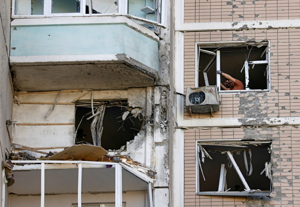FILE PHOTO: Residents clear broken windows in a damaged apartment building following a Ukrainian drone attack in the course of Russia-Ukraine conflict in Krasnogorsk, in the Moscow region, Russia May 17, 2026. REUTERS/Stringer/File Photo