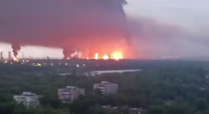 FILE PHOTO: Fire and a thick plume of smoke rise in the vicinity of the Ryazan oil refinery, amid the Russia-Ukraine conflict in Ryazan, Ryazan region, Russia, May 15, 2026, in this screen grab obtained from a social media video. Social Media/via REUTERS/File Photo