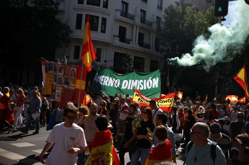 People take part in a rally organised by Spain’s far-right VOX party against Prime Minister Pedro Sanchez’s government, in Madrid, Spain, May 23, 2026. The banners reads 'Government resignation' and 'We are patriots'. REUTERS/Kacper Pempel