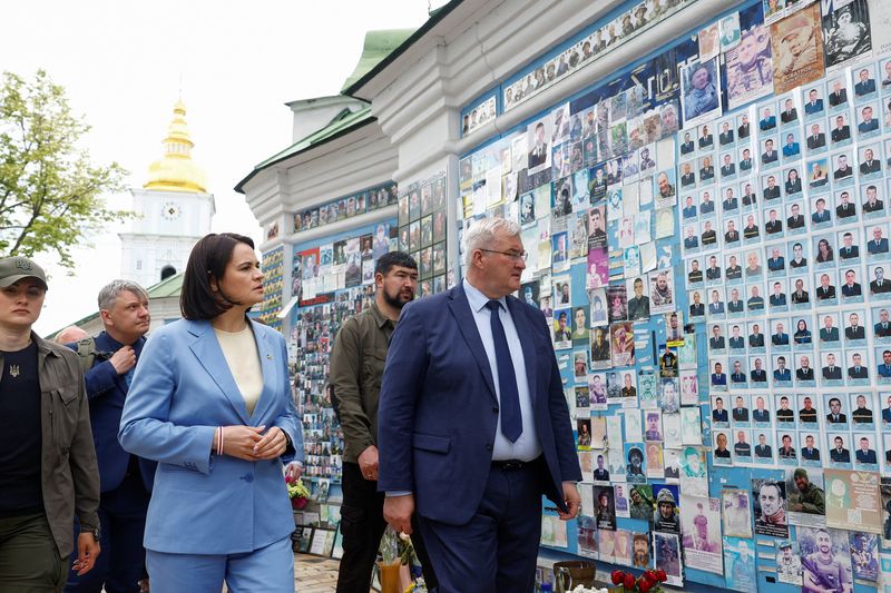 Ukrainian Foreign Minister Andrii Sybiha and Belarusian opposition leader Sviatlana Tsikhanouskaya visit the Wall of Remembrance of the Fallen Defenders of Ukraine outside the St. Michael's Cathedral, amid Russia's attack on Ukraine, in Kyiv, Ukraine May 25, 2026. REUTERS/Valentyn Ogirenko