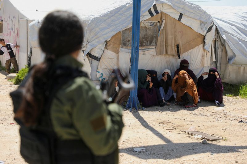 FILE PHOTO: Members of Australian families believed to be linked to the Islamic State militants wait to leave Roj camp near Derik, Syria April 24, 2026. REUTERS/Orhan Qereman/File Photo
