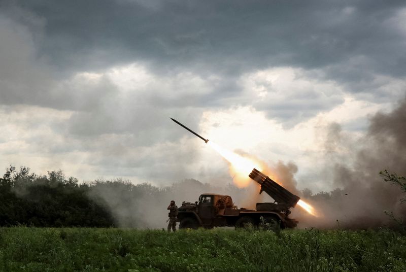 Servicemen of the 148th Separate Artillery Zhytomyr Brigade of the Armed Forces of Ukraine fire a BM-21 Grad multiple launch rocket system towards Russian troops, amid Russia's attack on Ukraine, in Dnipropetrovsk region, Ukraine May 25, 2026. REUTERS/Anatolii Stepanov