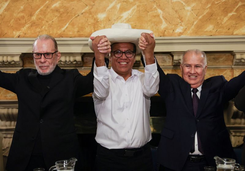 Peruvian presidential candidate Roberto Sanchez holds hands with former presidential candidates Ricardo Belmont and Alfonso Lopez Chau during the press conference "Political Leaders for Governability and the Restoration of Democracy", ahead of the June 7 runoff election, in Lima, Peru, June 4, 2026. REUTERS/Alessandro Cinque