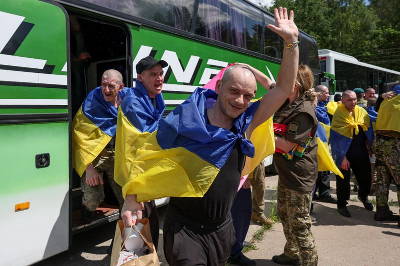 Ukrainian prisoners of war (POWs) exit a bus after a swap, amid Russia's attack on Ukraine, at an undisclosed location in Ukraine, June 5, 2026. REUTERS/Alina Smutko     TPX IMAGES OF THE DAY