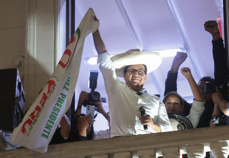 Left-wing presidential candidate Roberto Sanchez reacts following early results of the runoff against conservative candidate Keiko Fujimori, in Lima, Peru June 7, 2026. REUTERS/Stifs Paucca